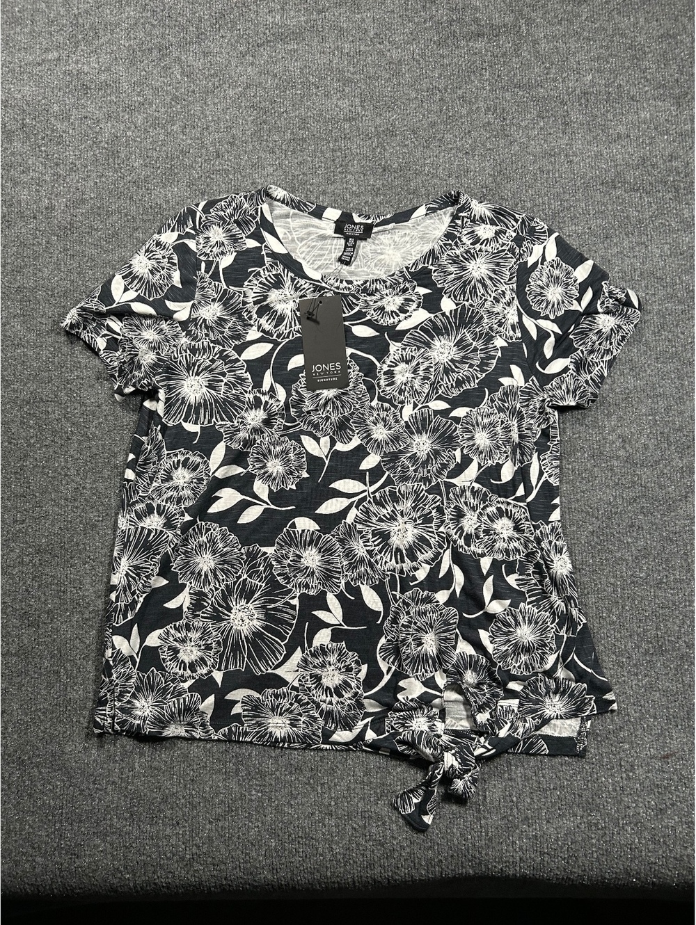 Jones New York Signature Women's Black and White Floral Short Sleeve Top with Kn